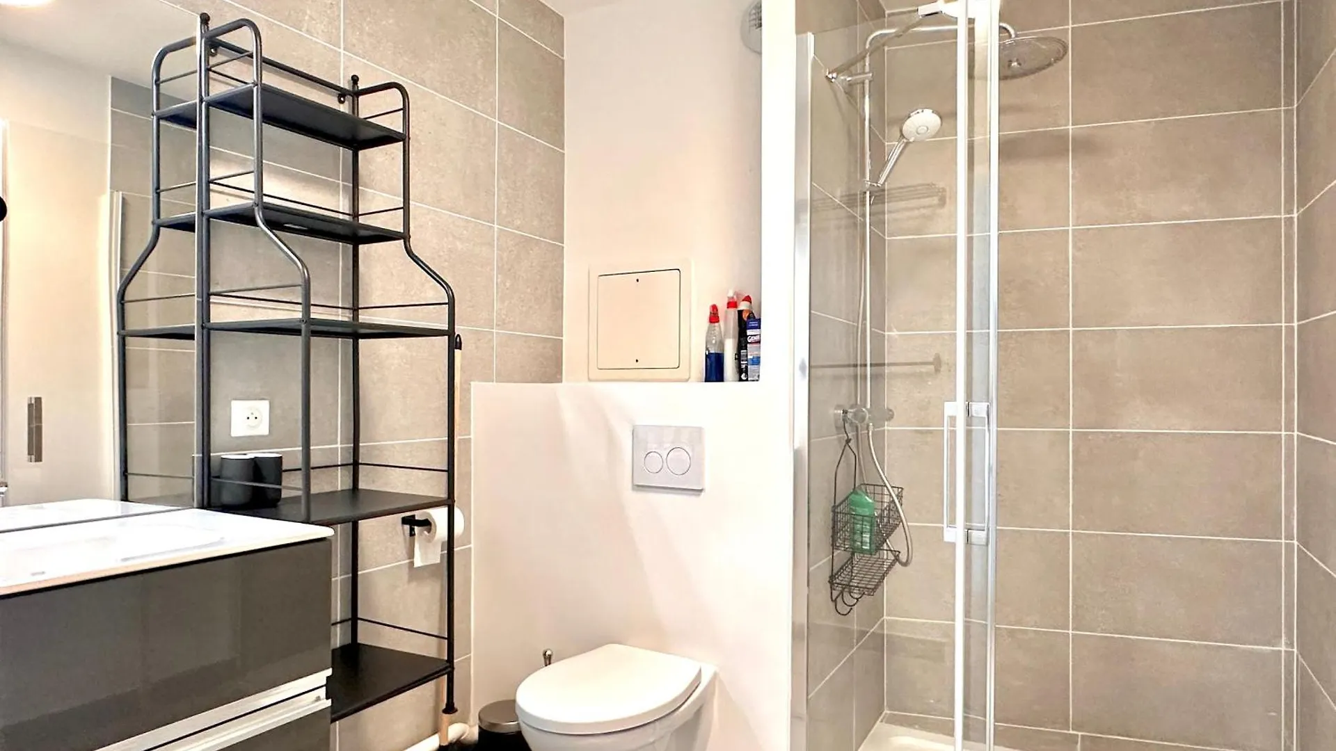 Apartment Home In Poniatowski Near Vincennes Forest Paris